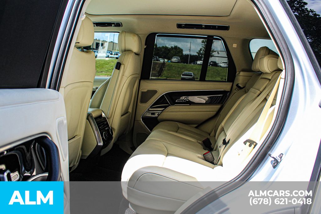 Used 2024 Silver Land Rover SE image 18