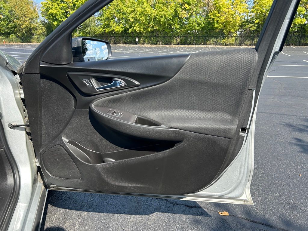 Thumbnail: 2016 Chevrolet Malibu - 24
