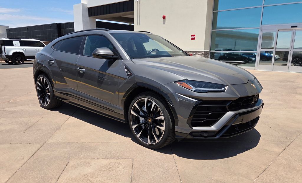 Thumbnail: 2022 Lamborghini Urus - 16