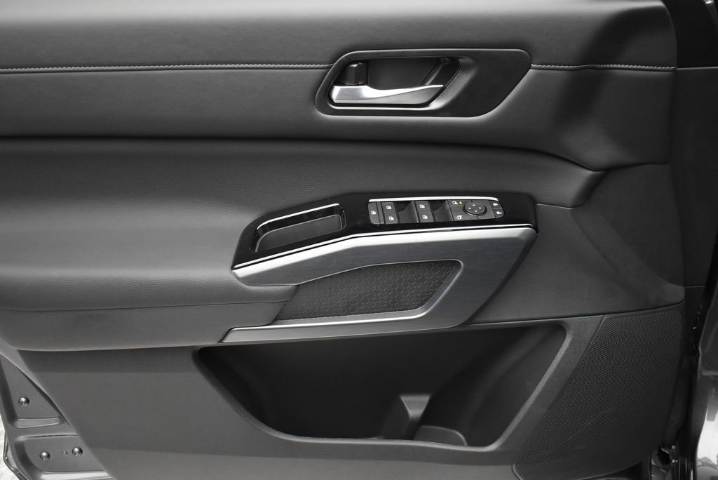 Thumbnail: 2025 Nissan Pathfinder - 10