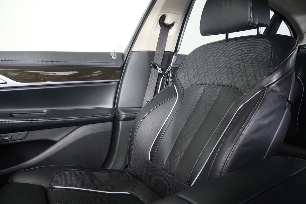 Thumbnail: 2022 BMW 7 Series - 25