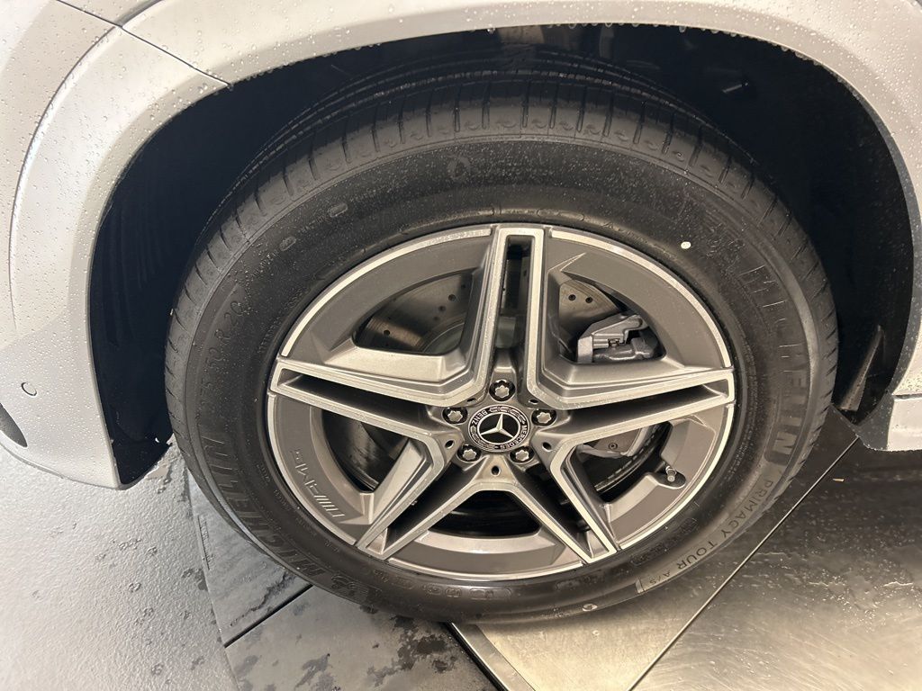 Thumbnail: 2026 Mercedes-Benz GLE - 10