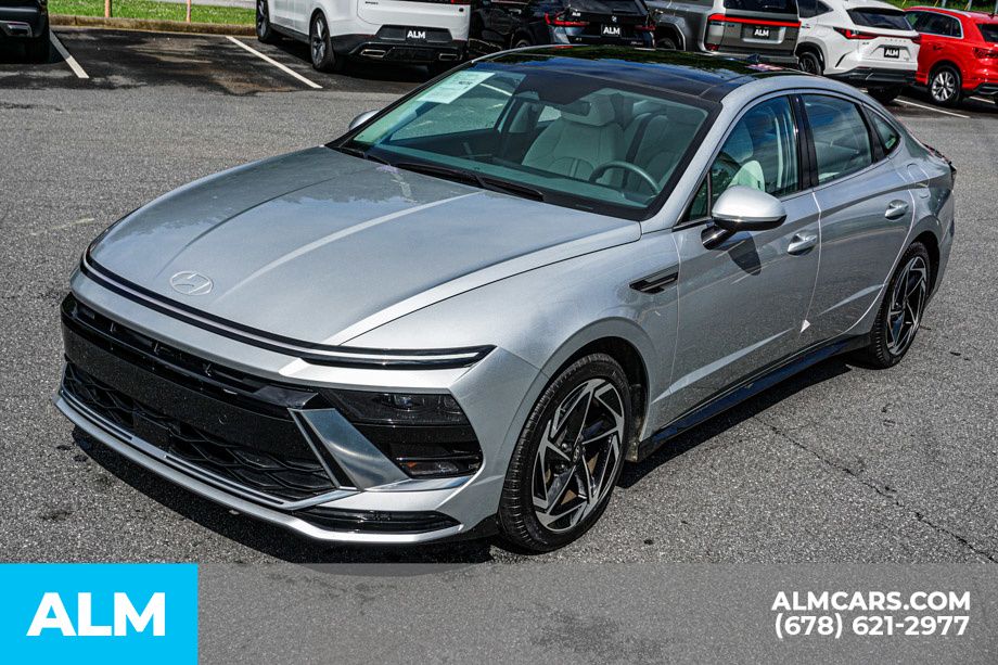 Used 2024 Silver Hyundai SEL image 15