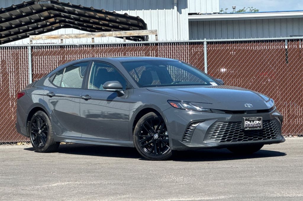2025 Toyota Camry Underground Sedán Tracción delantera Transmisión variable continua