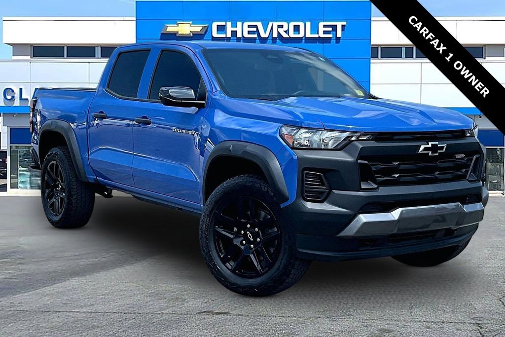 Reef Blue Metallic 2025 Chevrolet Colorado Trail Boss Crew Cab 4WD Pickup Truck Four-Wheel Drive 8-Speed Automatic