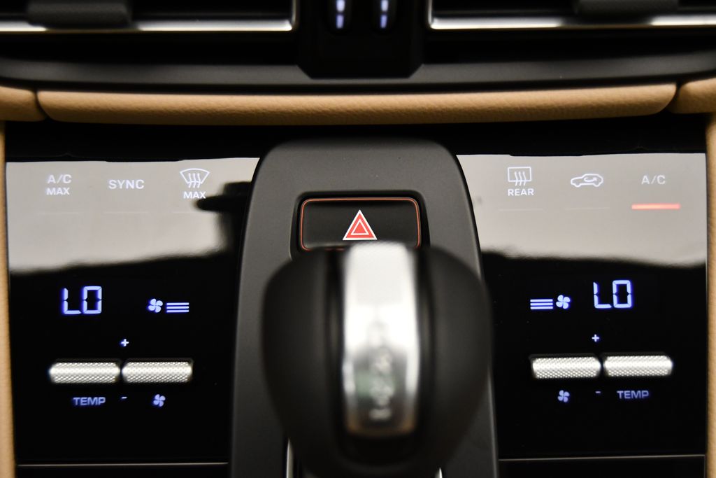 2024 Porsche Macan T 30