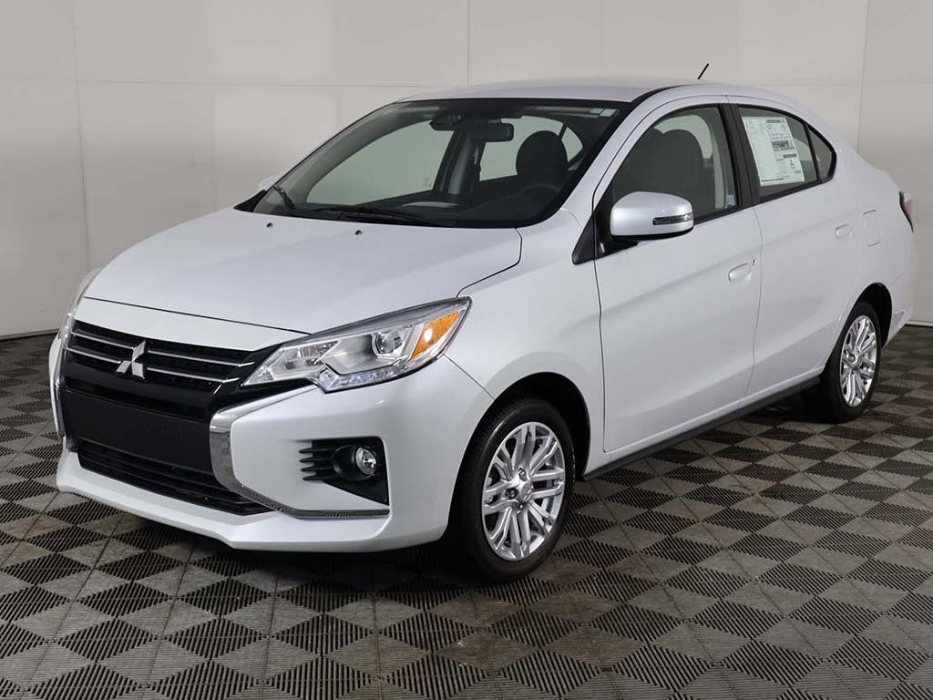 Used 2024 White Mitsubishi SE image 6