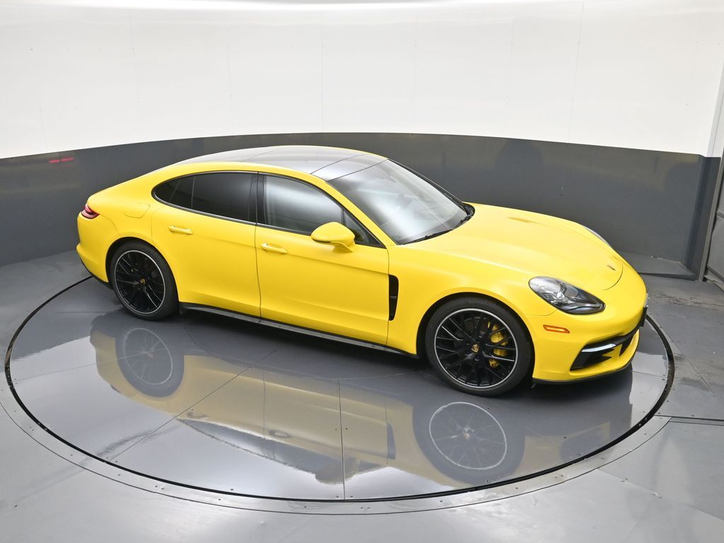2018 Porsche Panamera -'s photo