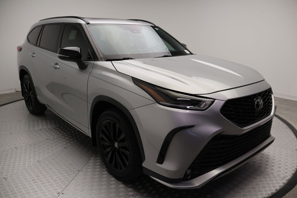 Thumbnail: 2023 Toyota Highlander - 6