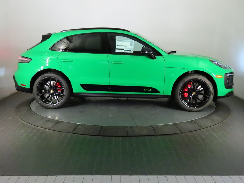 Thumbnail: 2026 Porsche Macan - 8