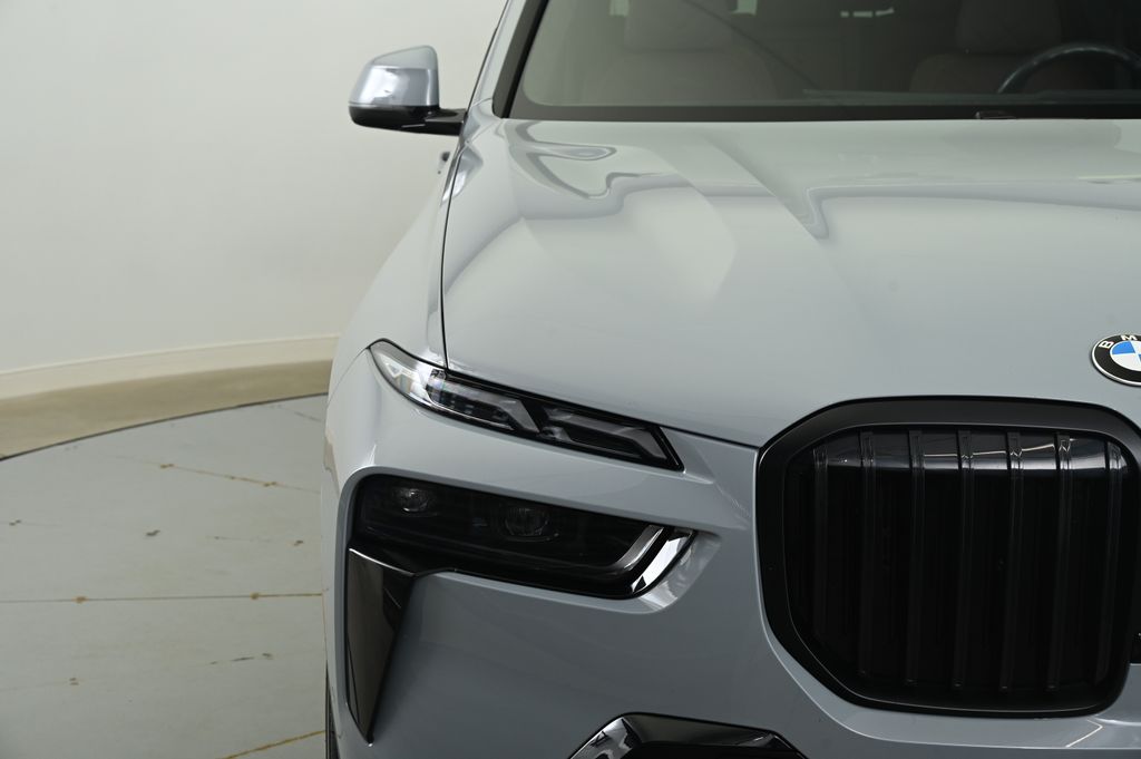 2023 BMW X7 xDrive40i 11