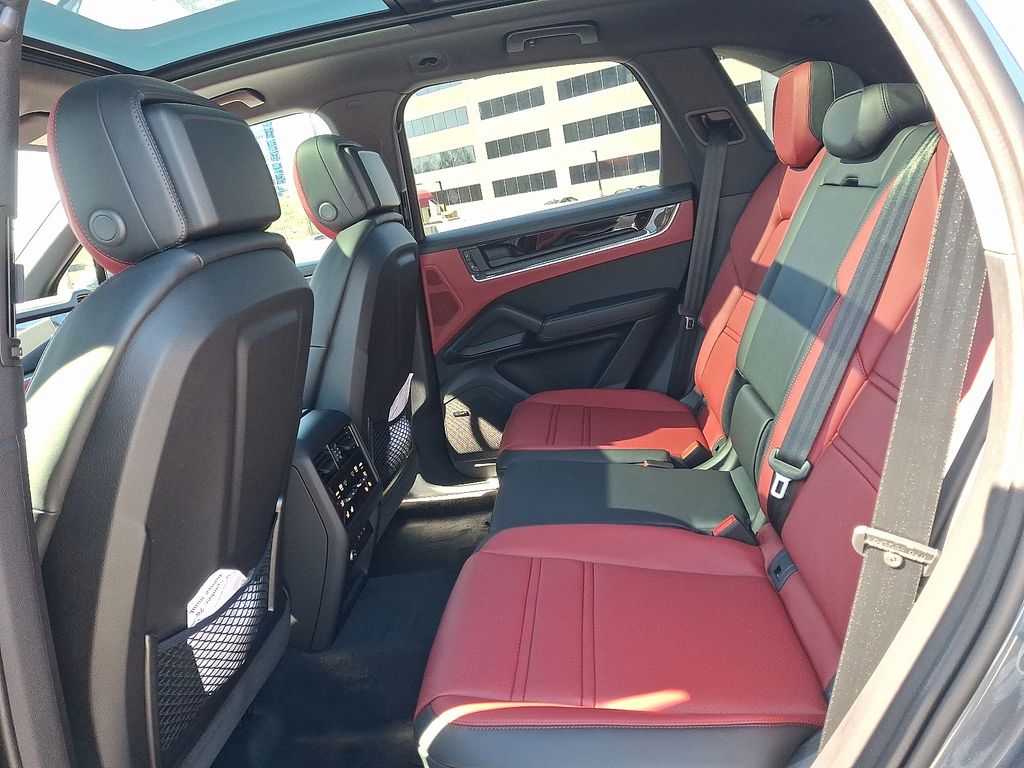 Thumbnail: 2026 Porsche Cayenne - 13