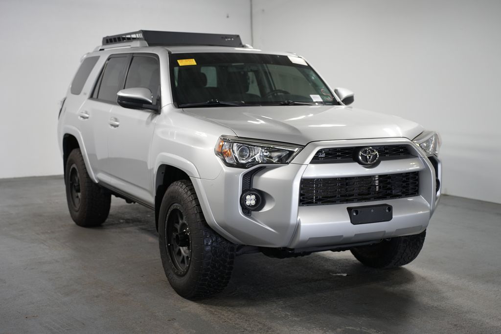 Thumbnail: 2018 Toyota 4Runner - 3