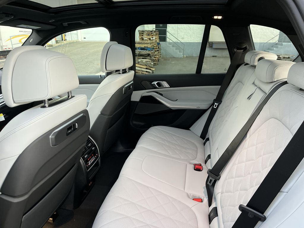 Thumbnail: 2026 BMW X5 - 23