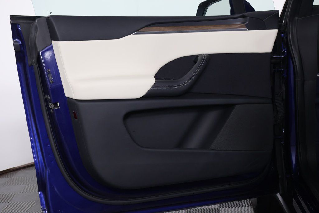 Thumbnail: 2023 Tesla Model X - 13