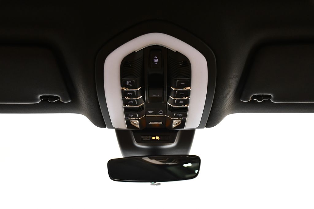 Thumbnail: 2025 Porsche Macan - 17