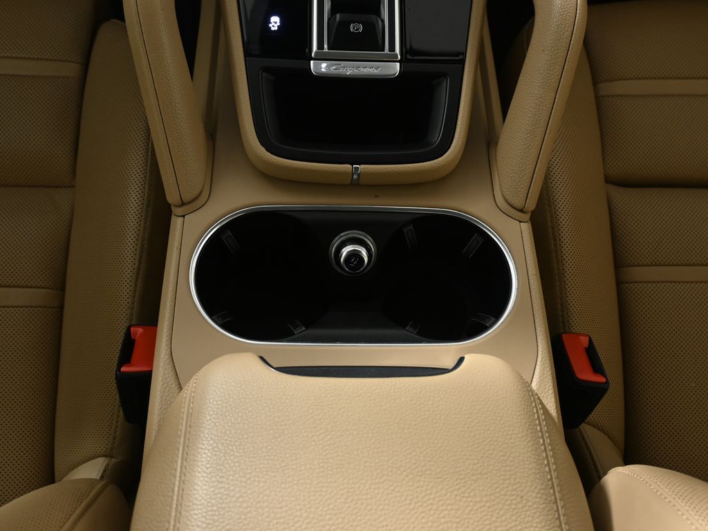 Thumbnail: 2022 Porsche Cayenne - 27