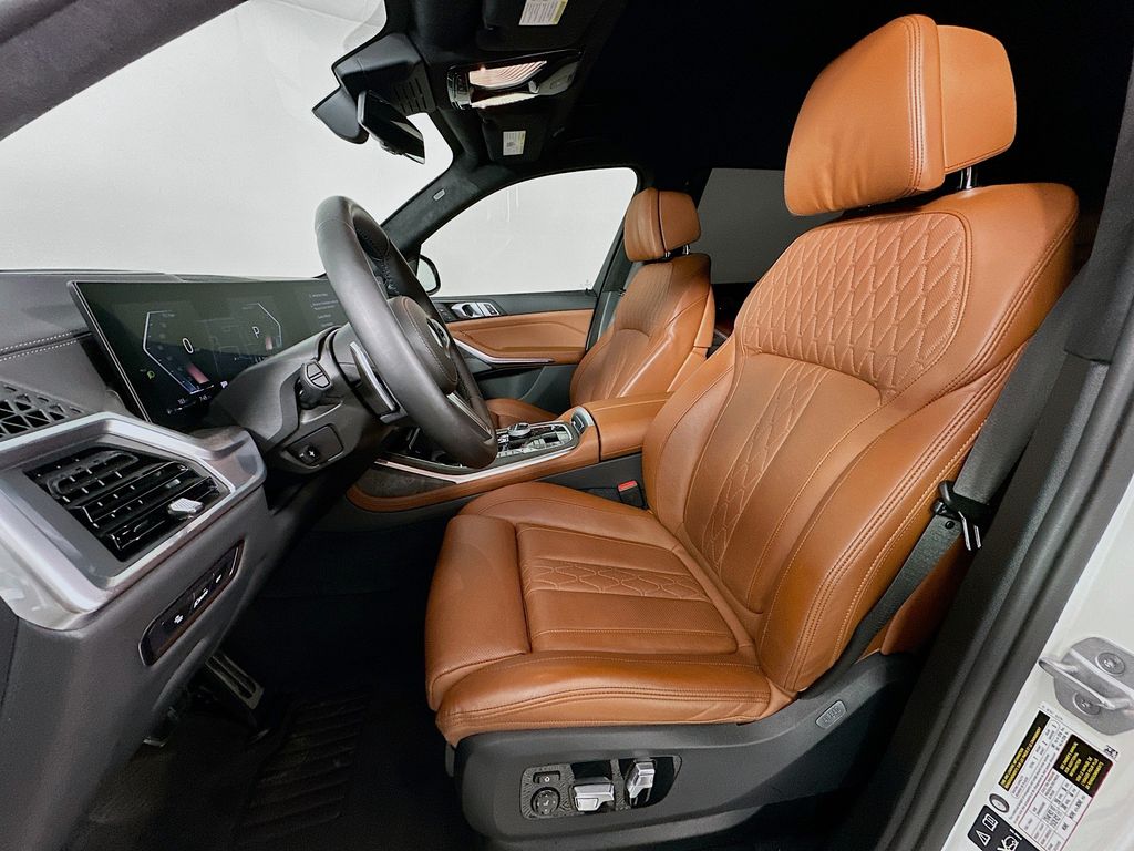 Thumbnail: 2025 BMW X7 - 21