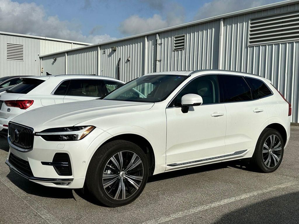 Crystal White Metallic 2022 Volvo XC60 B5 Inscription AWD SUV / Crossover All-Wheel Drive Automatic