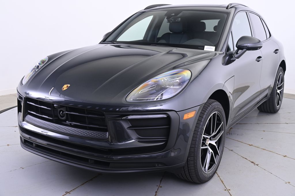 Thumbnail: 2025 Porsche Macan - 1