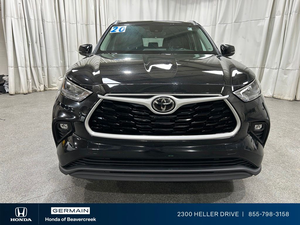 Used 2020 Black Toyota XLE image 3