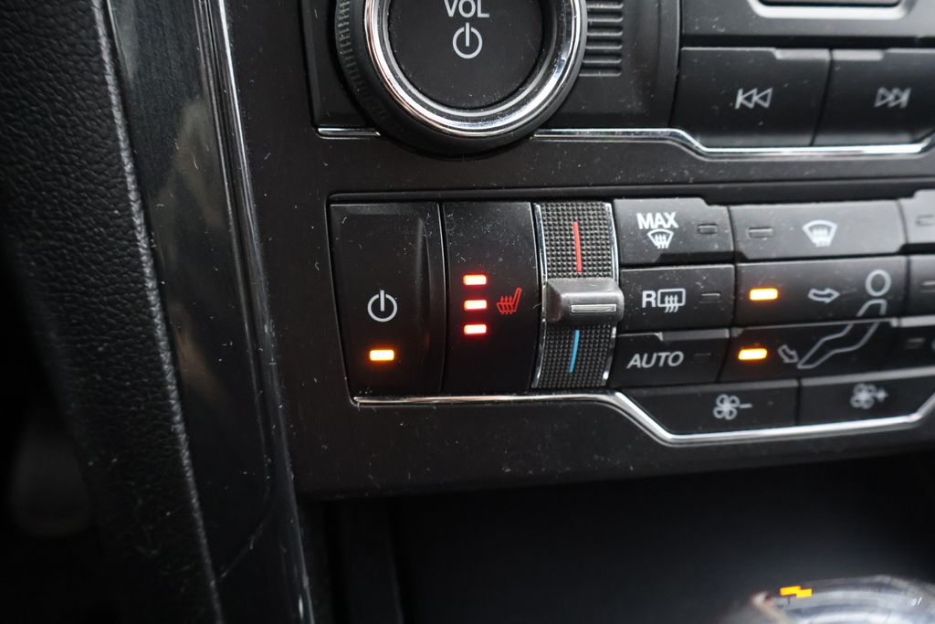 Thumbnail: 2019 Ford Explorer - 25