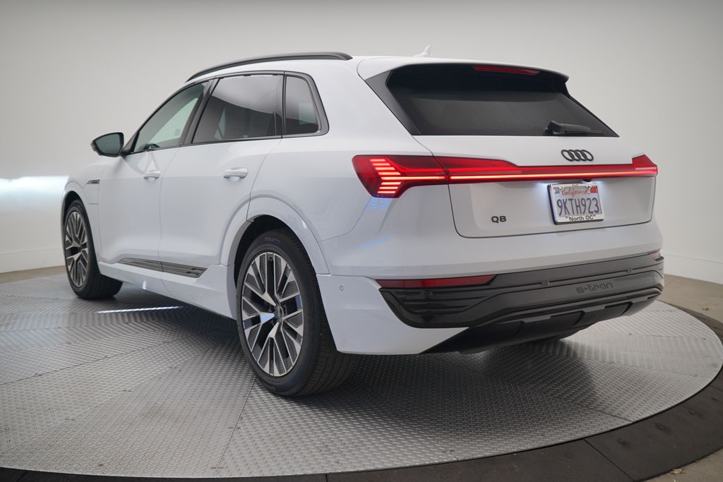 Thumbnail: 2024 Audi Q8 e-tron - 3