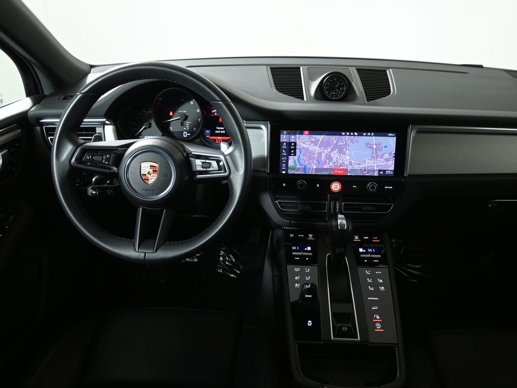 Thumbnail: 2025 Porsche Macan - 17