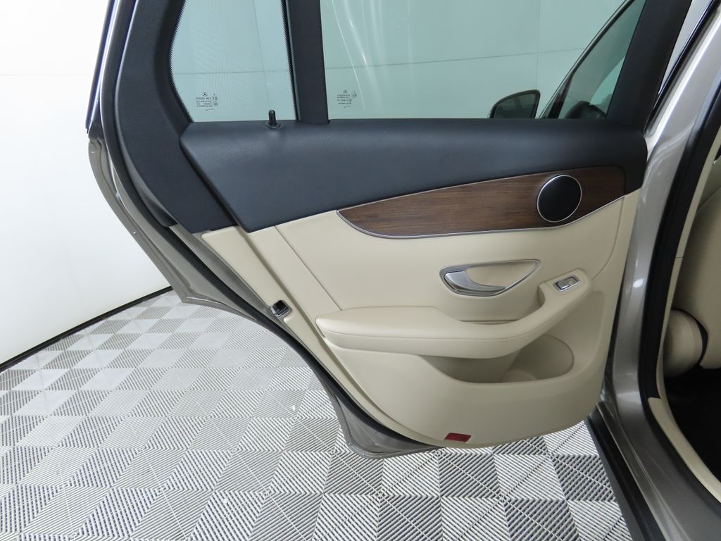 2022 Mercedes-Benz GLC 300 26