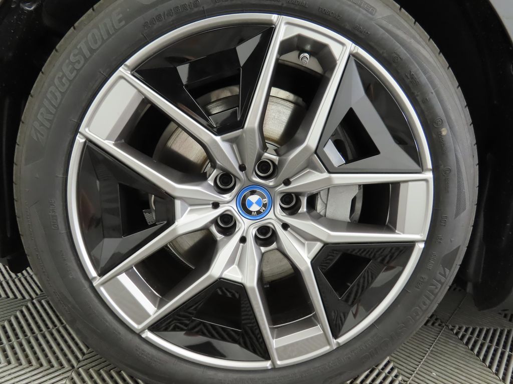 Thumbnail: 2025 BMW i5 - 30
