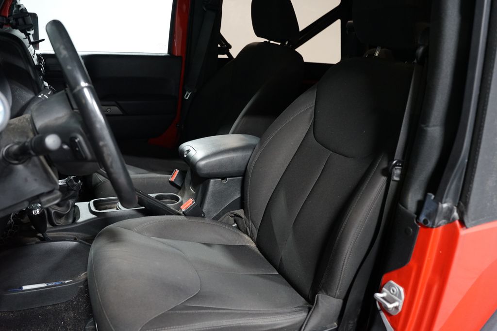 Thumbnail: 2015 Jeep Wrangler - 6