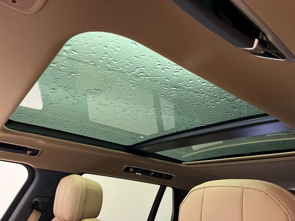 Thumbnail: 2025 Land Rover Range Rover - 23