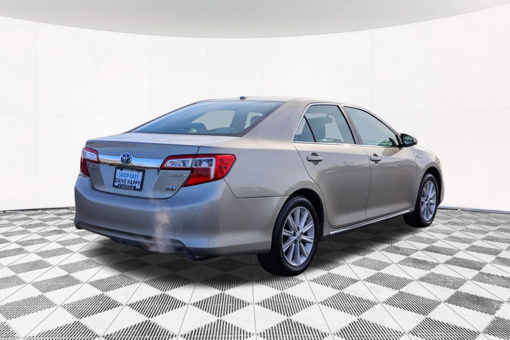 2014 Toyota Camry Hybrid LE 8