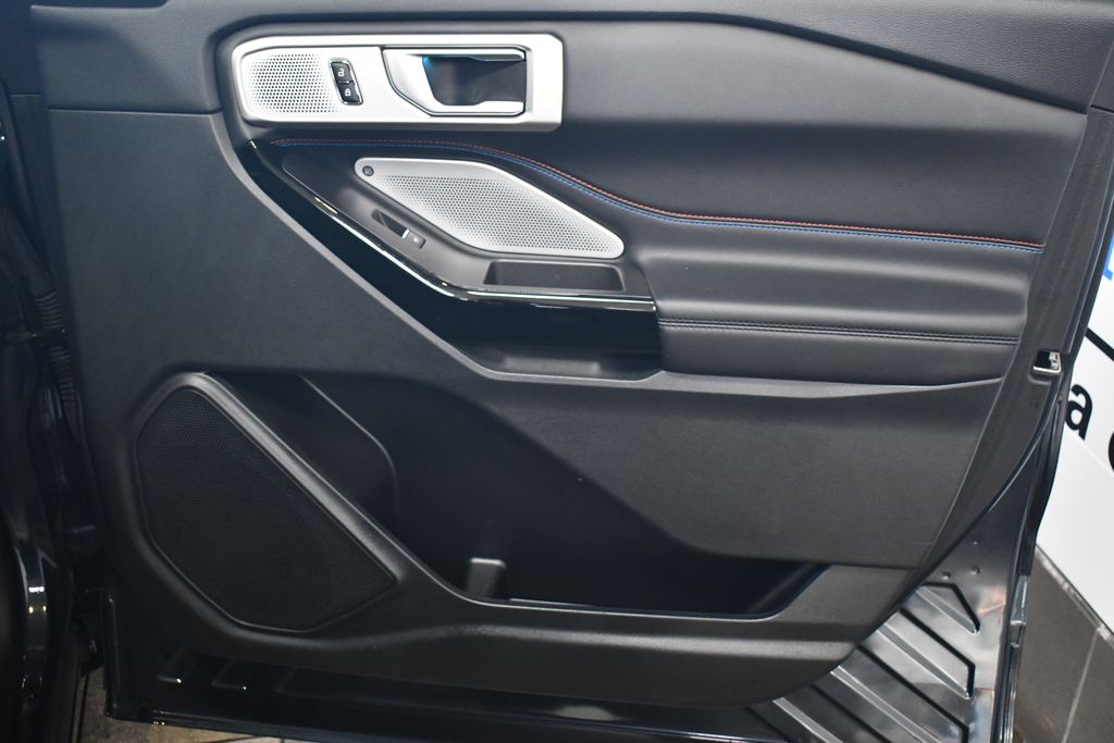 Thumbnail: 2023 Ford Explorer - 32