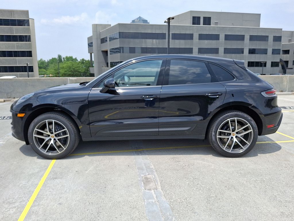 Thumbnail: 2025 Porsche Macan - 2