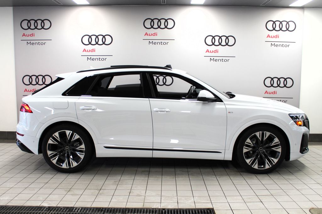 Thumbnail: 2026 Audi Q8 - 7