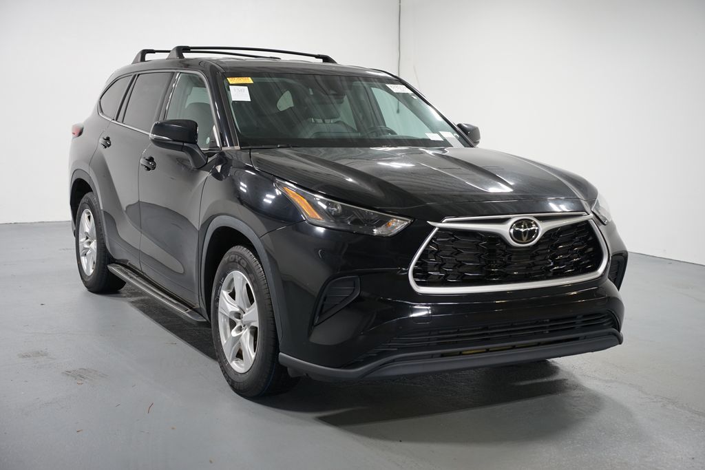 Thumbnail: 2022 Toyota Highlander - 3