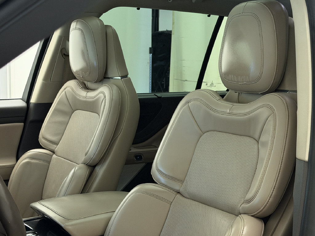 Thumbnail: 2021 Lincoln Aviator - 25