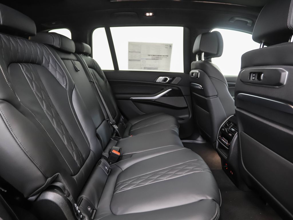 Thumbnail: 2026 BMW X7 - 30