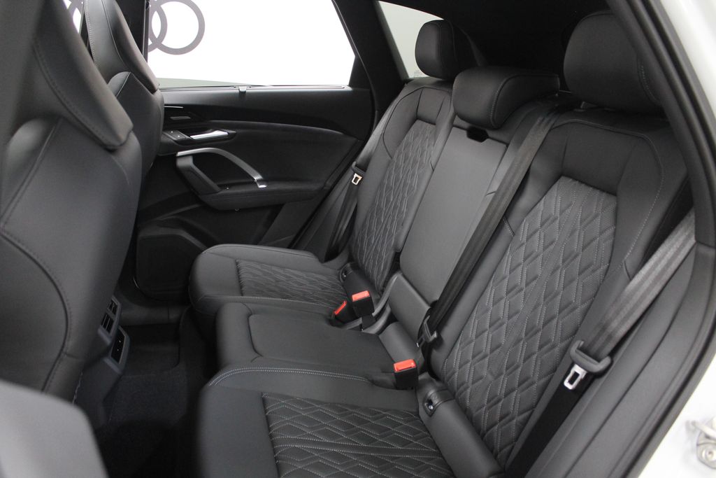 Thumbnail: 2025 Audi SQ5 - 32