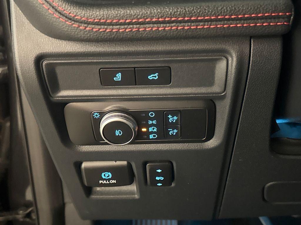 Certified Used 2022  Ford Limited image 21