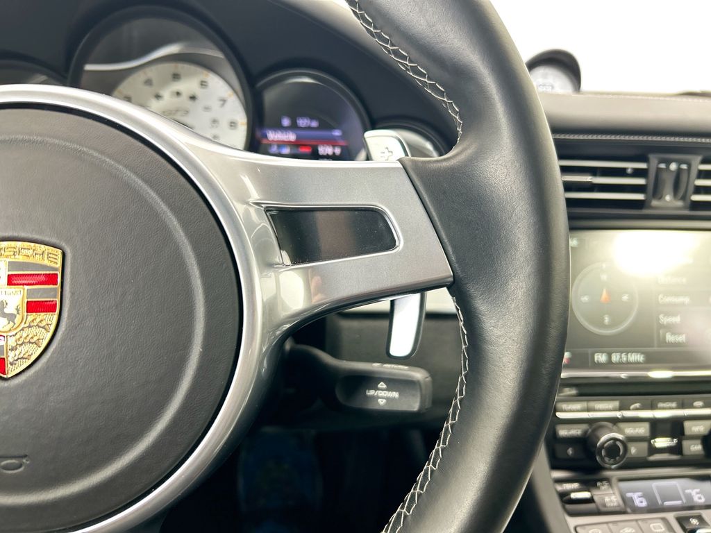 Thumbnail: 2015 Porsche 911 - 15