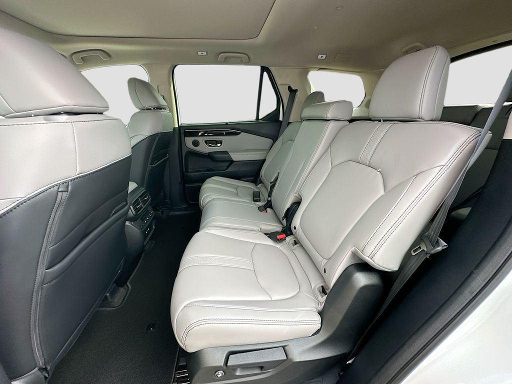 2025 Honda Pilot Touring 17