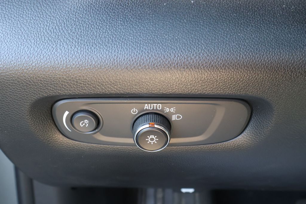 Thumbnail: 2023 Chevrolet Traverse - 14