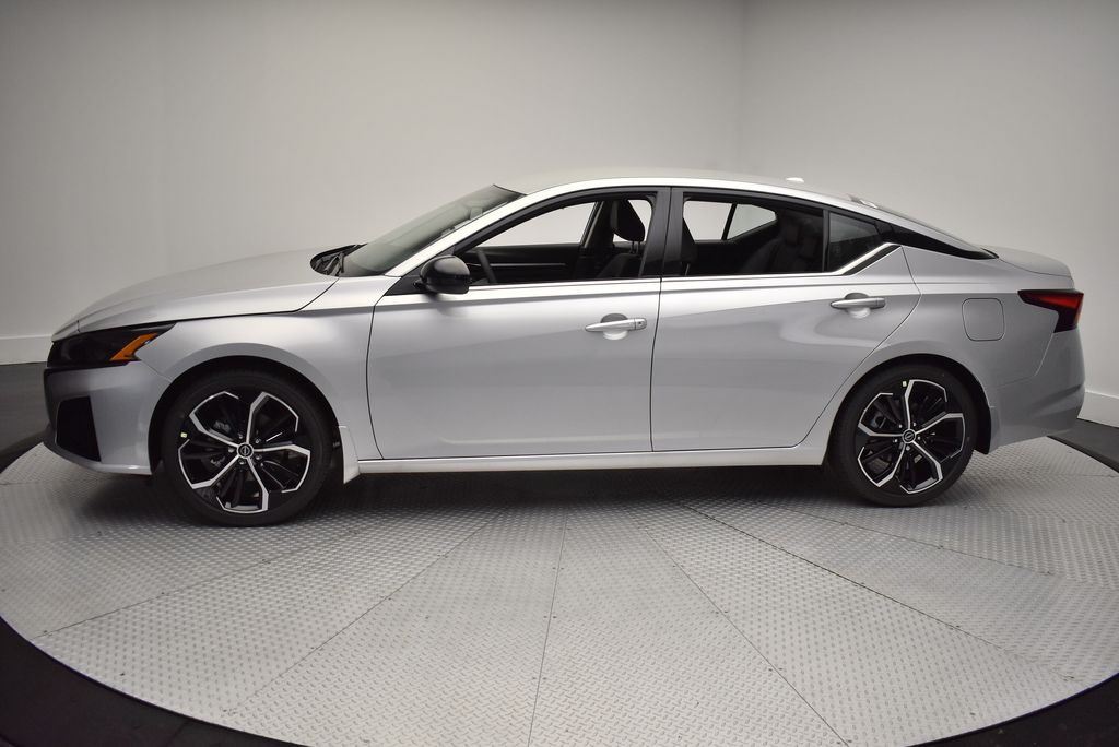 Thumbnail: 2025 Nissan Altima - 9