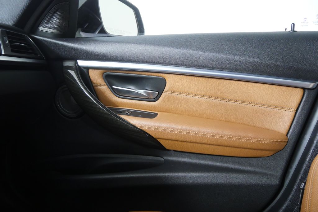 Thumbnail: 2017 BMW 3 Series - 28