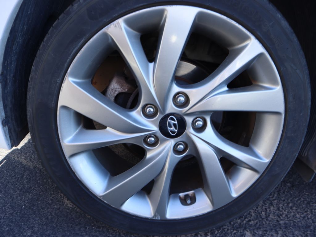 Thumbnail: 2016 Hyundai Veloster - 14