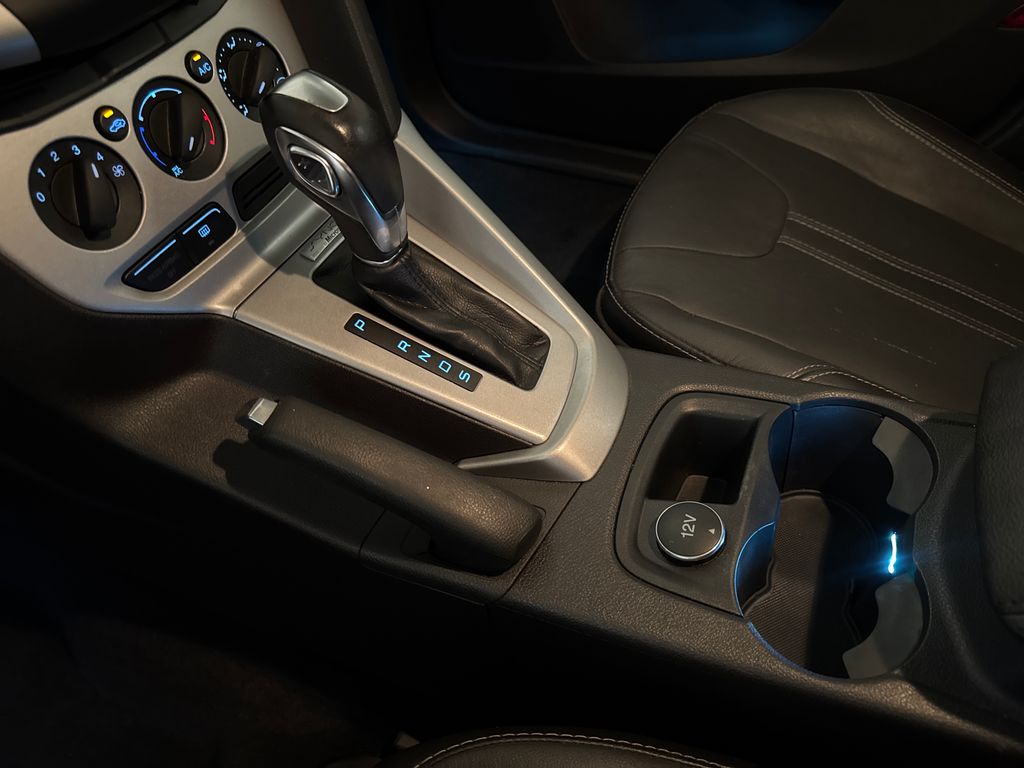 Used 2014 Blue Ford SE image 26