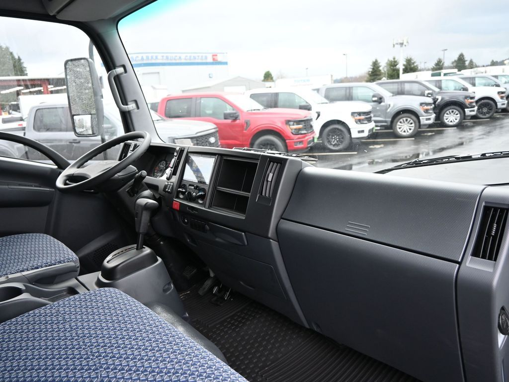 2025 Isuzu NPR HD 