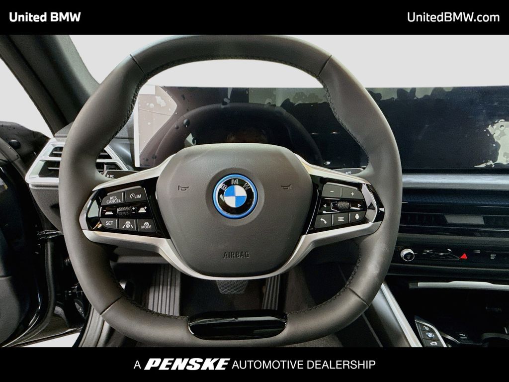 Thumbnail: 2026 BMW i4 - 6